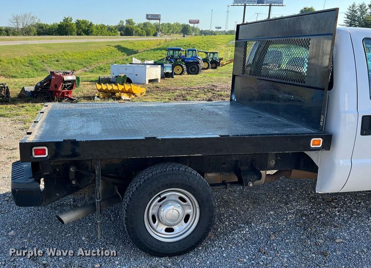 image for item NA9039 2015  Ford F250 Super Duty XL  flatbed pickup truck