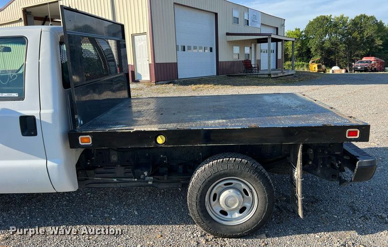 image for item NA9039 2015  Ford F250 Super Duty XL  flatbed pickup truck