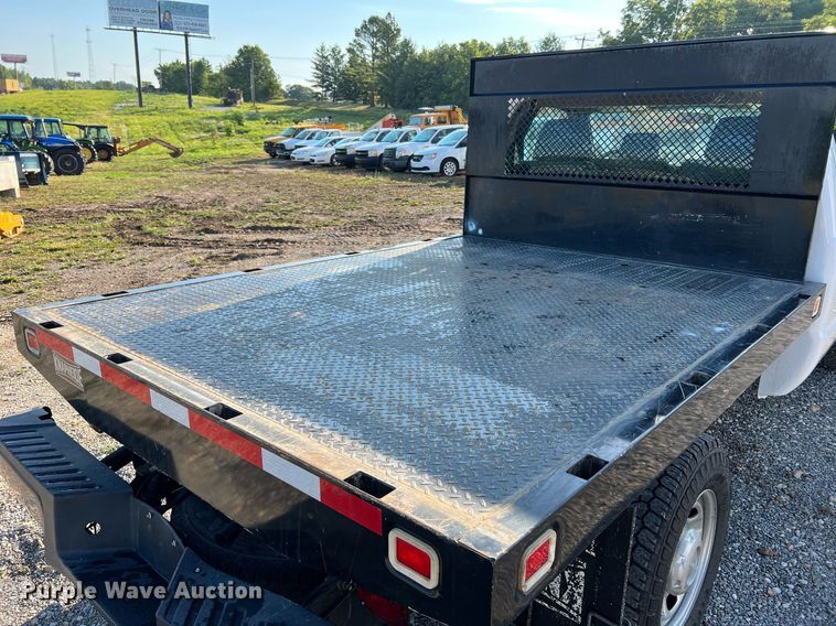 image for item NA9039 2015  Ford F250 Super Duty XL  flatbed pickup truck