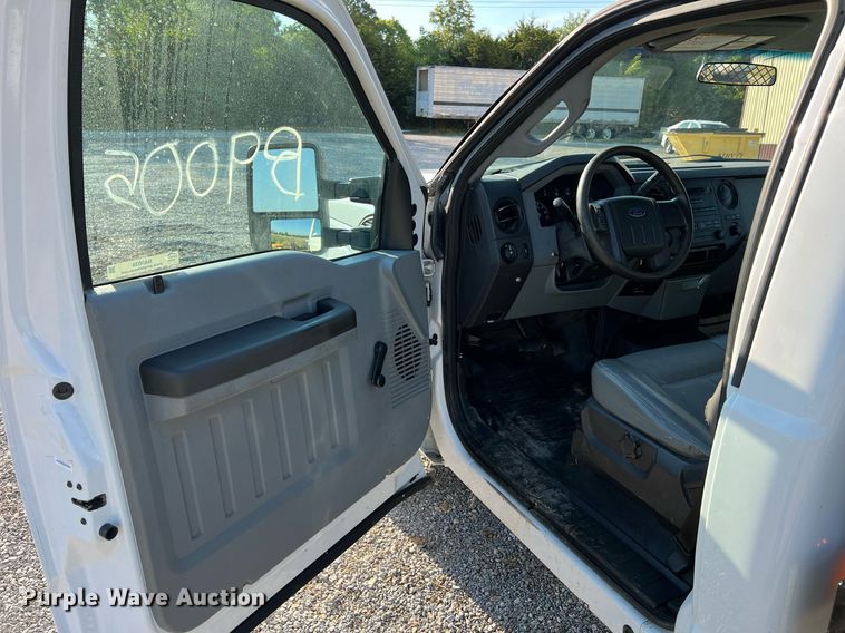 image for item NA9039 2015  Ford F250 Super Duty XL  flatbed pickup truck