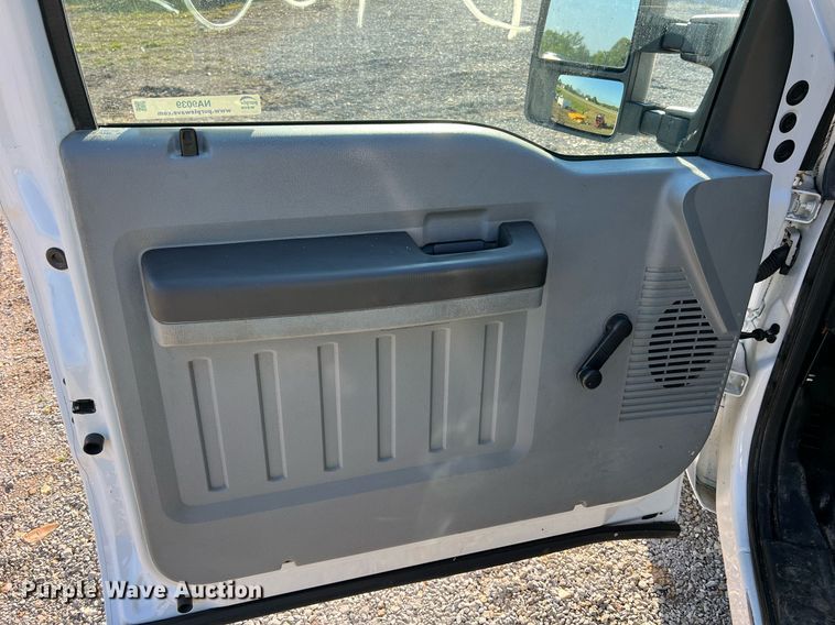 image for item NA9039 2015  Ford F250 Super Duty XL  flatbed pickup truck