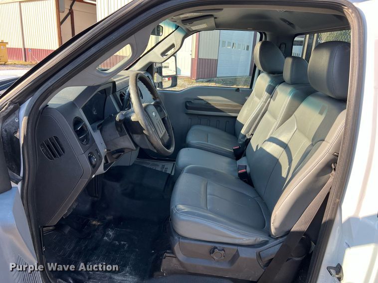 image for item NA9039 2015  Ford F250 Super Duty XL  flatbed pickup truck