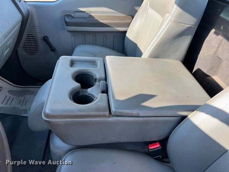 image for item NA9039 2015  Ford F250 Super Duty XL  flatbed pickup truck