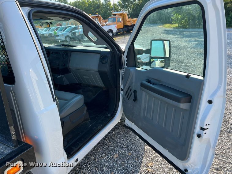 image for item NA9039 2015  Ford F250 Super Duty XL  flatbed pickup truck