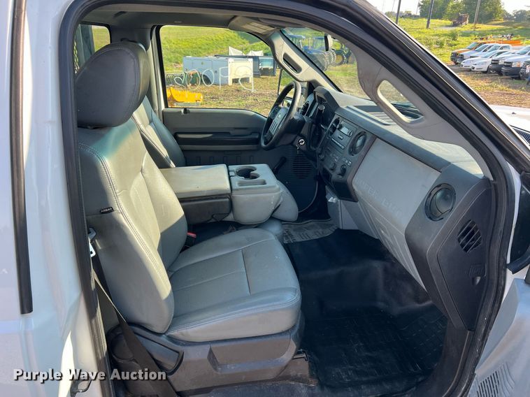 image for item NA9039 2015  Ford F250 Super Duty XL  flatbed pickup truck