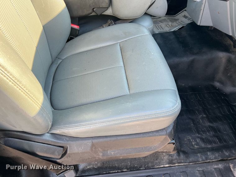 image for item NA9039 2015  Ford F250 Super Duty XL  flatbed pickup truck