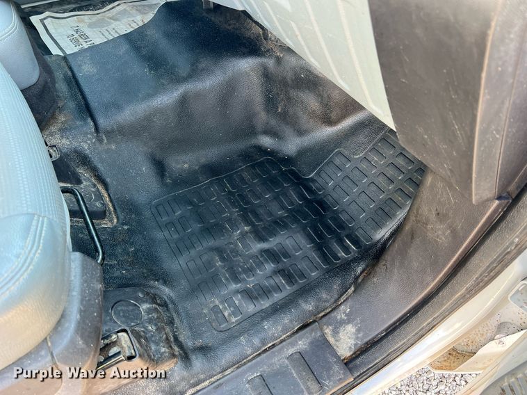 image for item NA9039 2015  Ford F250 Super Duty XL  flatbed pickup truck