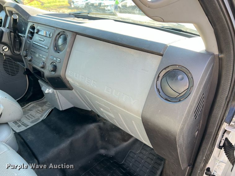 image for item NA9039 2015  Ford F250 Super Duty XL  flatbed pickup truck