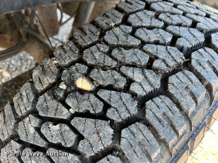 image for item NA9039 2015  Ford F250 Super Duty XL  flatbed pickup truck