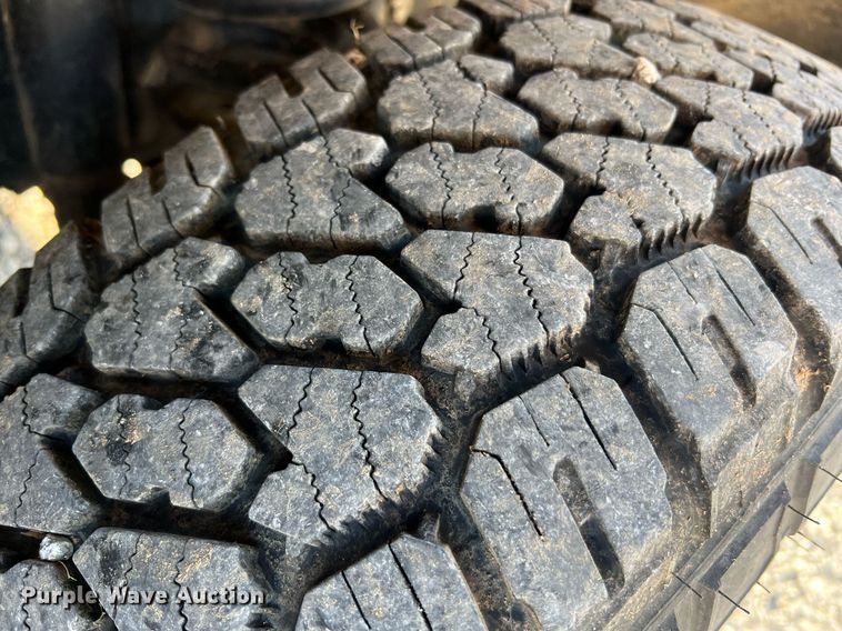 image for item NA9039 2015  Ford F250 Super Duty XL  flatbed pickup truck