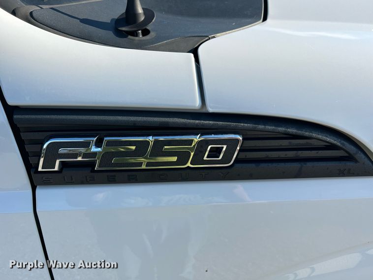 image for item NA9039 2015  Ford F250 Super Duty XL  flatbed pickup truck