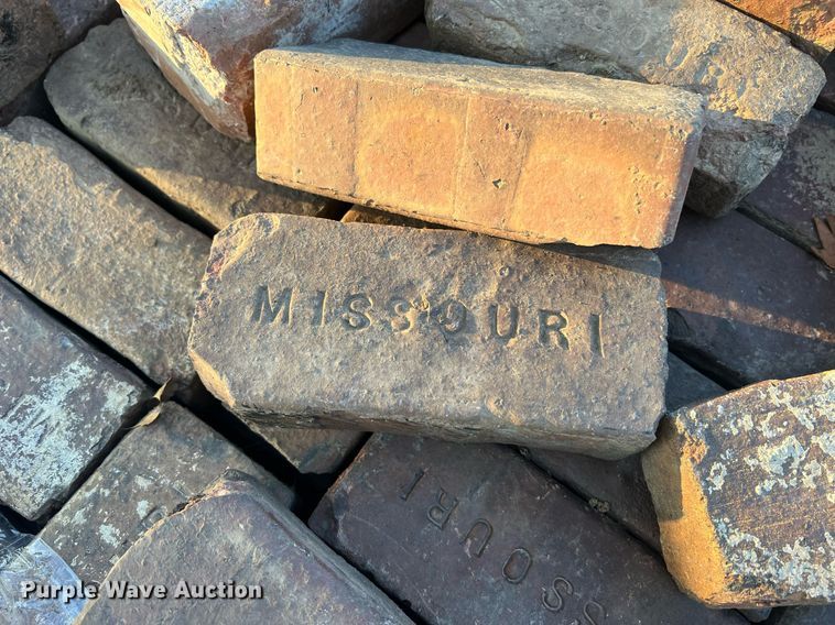 image for item NA9044 (5) pallets of bricks