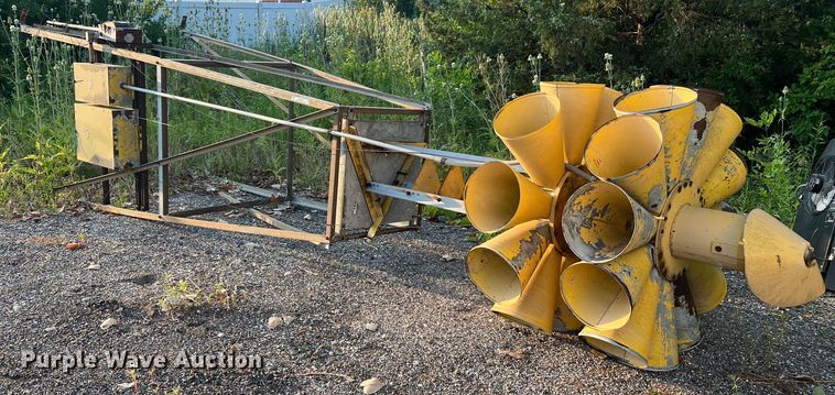 image for item NA9048 Federal Signal Corporation 2T22A  tornado siren