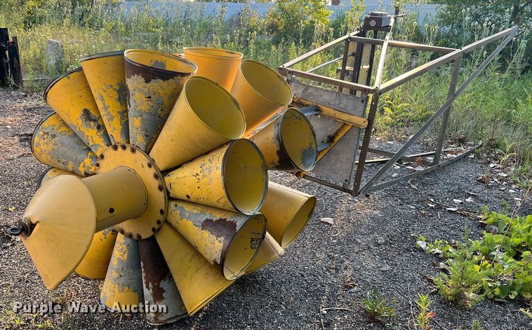 image for item NA9048 Federal Signal Corporation 2T22A  tornado siren