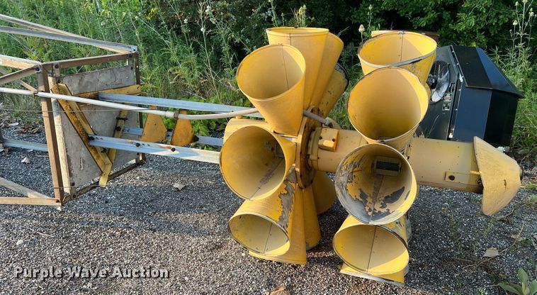 image for item NA9048 Federal Signal Corporation 2T22A  tornado siren