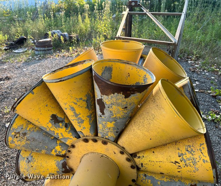 image for item NA9048 Federal Signal Corporation 2T22A  tornado siren