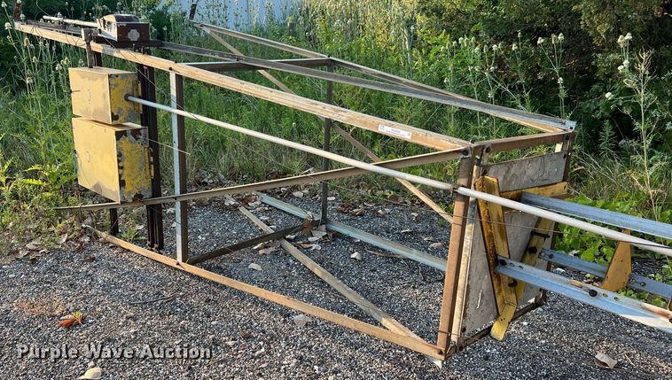 image for item NA9048 Federal Signal Corporation 2T22A  tornado siren