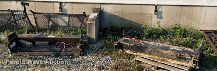 image for item NA9049 (2) end lift gates