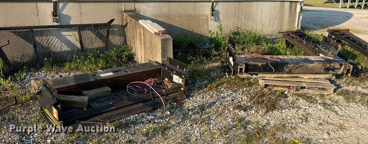 image for item NA9049 (2) end lift gates