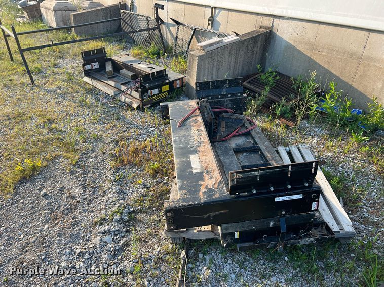 image for item NA9049 (2) end lift gates