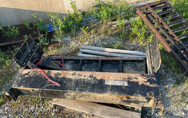 image for item NA9049 (2) end lift gates