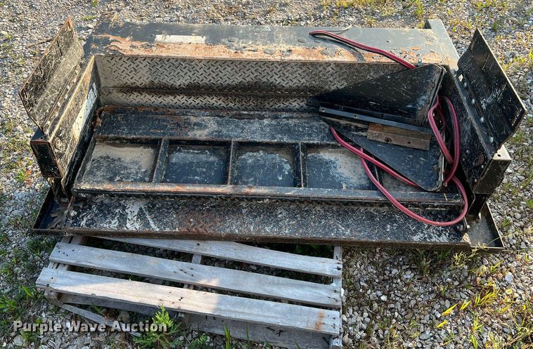 image for item NA9049 (2) end lift gates