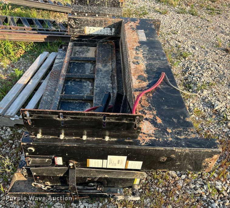 image for item NA9049 (2) end lift gates