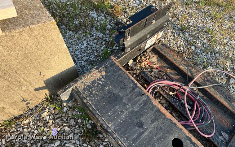 image for item NA9049 (2) end lift gates