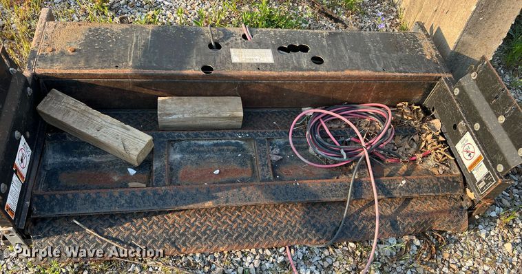 image for item NA9049 (2) end lift gates