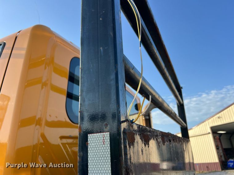 image for item NA9065 2005 International 7400  flatbed truck