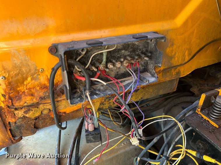 image for item NA9065 2005 International 7400  flatbed truck