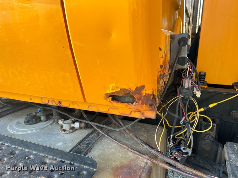 image for item NA9065 2005 International 7400  flatbed truck