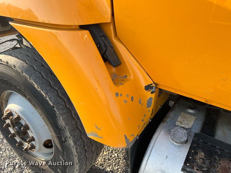 image for item NA9065 2005 International 7400  flatbed truck