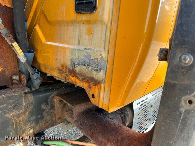 image for item NA9065 2005 International 7400  flatbed truck