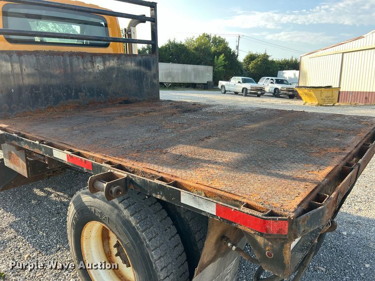 image for item NA9065 2005 International 7400  flatbed truck