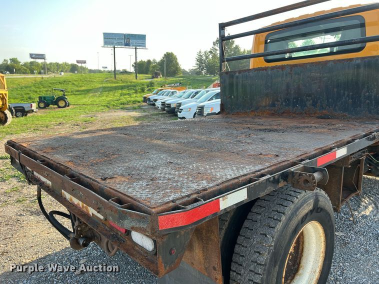 image for item NA9065 2005 International 7400  flatbed truck