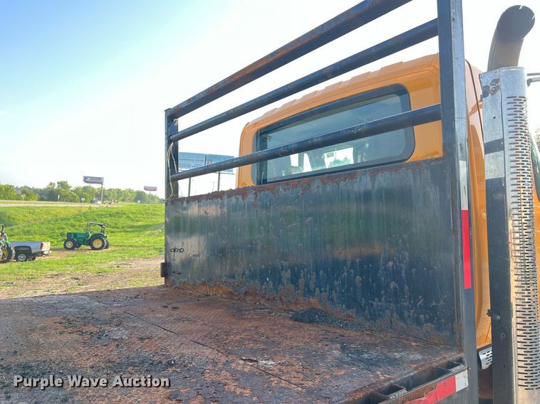 image for item NA9065 2005 International 7400  flatbed truck