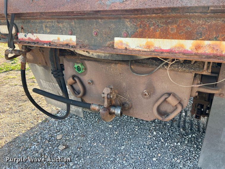 image for item NA9065 2005 International 7400  flatbed truck