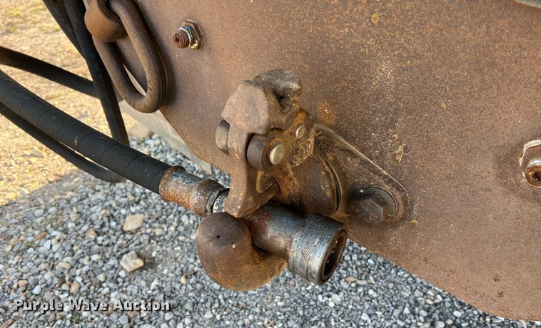 image for item NA9065 2005 International 7400  flatbed truck