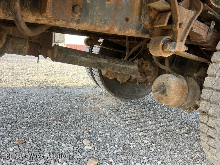 image for item NA9065 2005 International 7400  flatbed truck