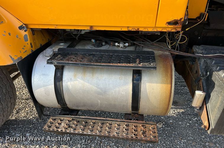 image for item NA9065 2005 International 7400  flatbed truck