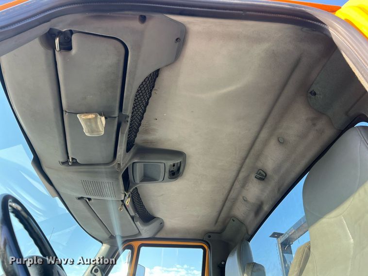 image for item NA9065 2005 International 7400  flatbed truck