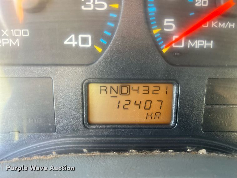 image for item NA9065 2005 International 7400  flatbed truck