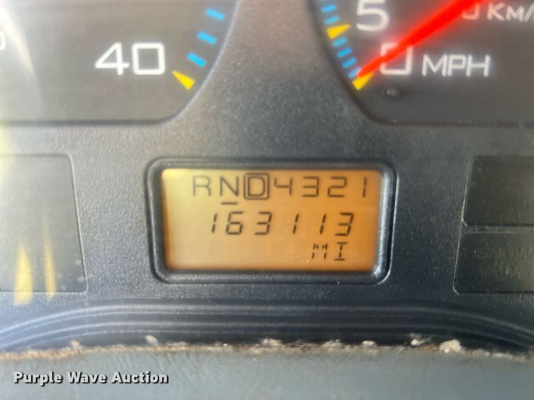 image for item NA9065 2005 International 7400  flatbed truck