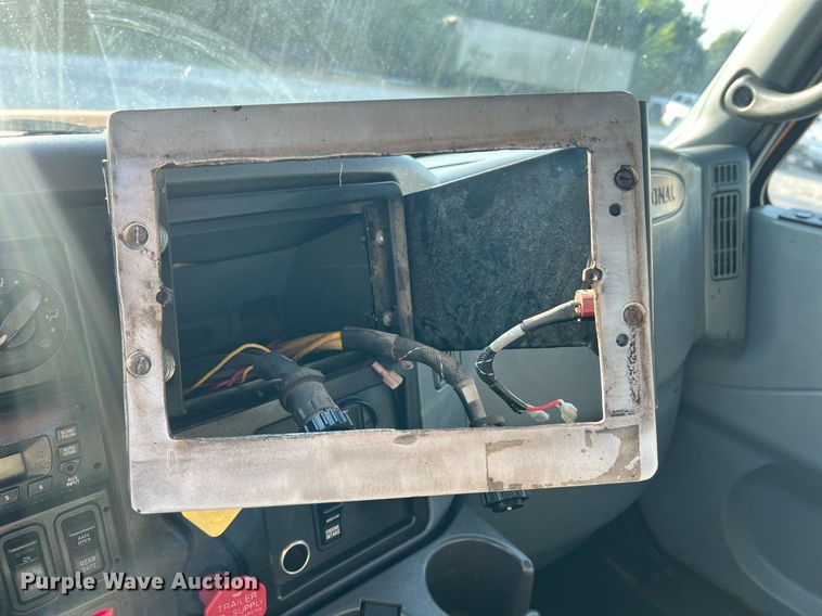 image for item NA9065 2005 International 7400  flatbed truck