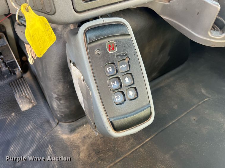 image for item NA9065 2005 International 7400  flatbed truck