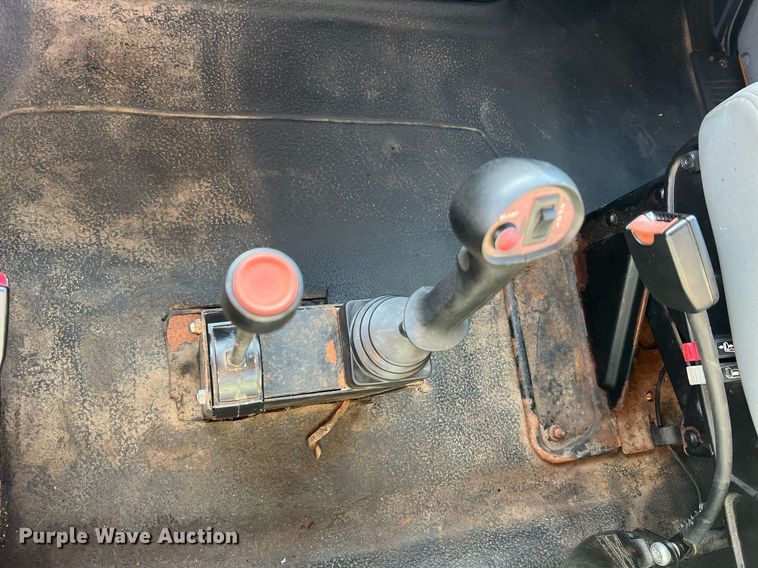 image for item NA9065 2005 International 7400  flatbed truck