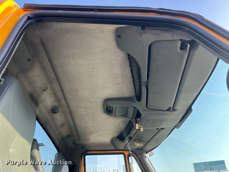 image for item NA9065 2005 International 7400  flatbed truck