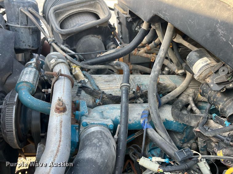 image for item NA9065 2005 International 7400  flatbed truck