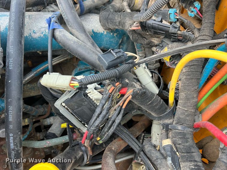 image for item NA9065 2005 International 7400  flatbed truck